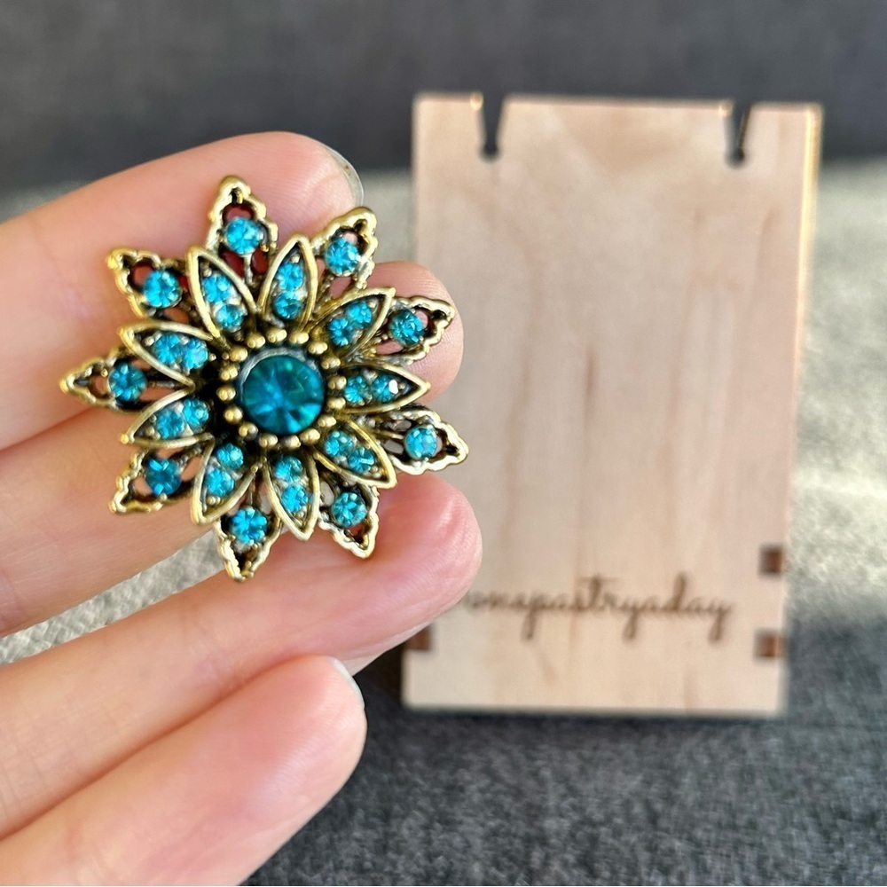 Austrian Crystal Rhinestone Fashion Brooch Pin, Blue, Aqua, Gold (STAR) - Picture 4 of 16